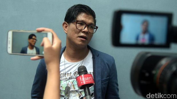 Angel Lelga-Vicky Prasetyo Resmi Nikah, Komedian Gareng Tutup Usia 