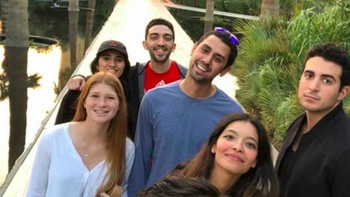 Nassar yang mengajak Jennifer ke Kuwait untuk diperkenalkan dengan teman-teman dan keluarganya.  Jannifer tampak diterima dengan baik di sana. Foto: Instagram