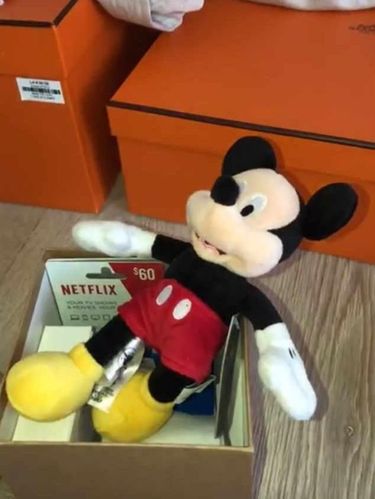 Tidak Mewah, Ini Kado Natal Kanye West untuk Kim Kardashian