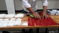 Diskotek menjadi salah satu sasaran operasi polisi. Tempat-tempat lain yang berpotensi menjadi peredaran narkotika juga tidak luput dari pengawasan polisi.
