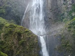 Ini Air Terjun Tertinggi yang Bersumber dari Danau Toba