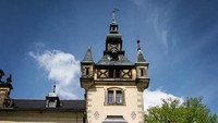 Traveler akan bertemu banyak siswa dari berbagai macam negara. Seluruh materi yang diajarkan pun menggunakan Bahasa Inggris, sehingga fleksibel untuk turis mancanegara (Facebook/College of Wizardy)