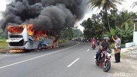 Akibat kejadian ini pengendara motor, Fahri Aziz Mahbubi (19) tewas di tempat.