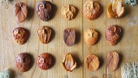 Ini dia sebagian karya ukiran biji alpukat Campbell. Seniman Irlandia ini mulai mengukir biji alpukat tahun 2014. Foto: Avocado Stone Faces