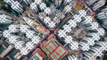 Pemenang kedua dikategori Cities dengan judul foto Walled City #08 karya fotografer Andy Yeung asal Hong Kong. (Foto: National Geographic)