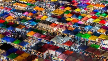 Untuk pemenang People Choice diraih oleh fotografer Kajan Madrasmail asal Singapura dengan judul foto Colorful Market. (Foto: National Geographic)