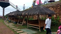 Kalau mau piknik juga bisa, karena ada gazebo yang dibuat khusus untuk beristirahat dan bisa digunakan untuk bersantap bersama keluarga. (Bonauli/detikTravel)
