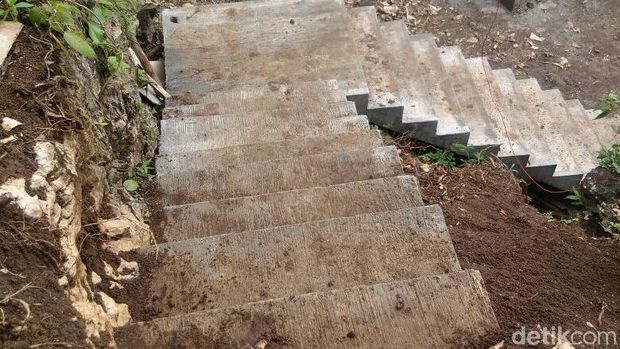 Pembangunan fasilitas wisata di hutan lindung Pelang/