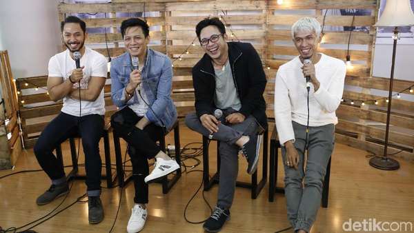 Melihat Momen Uki bersama NOAH Melihat Momen Uki bersama NOAH