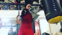 Usianya memang baru 17 tahun, namun dua tahun belakangan nama Amaiya Zafar berulang kali menjadi headline di media massa AS karena memperjuangkan penggunaan hijab dalam kompetisi tinju di AS, sesuatu yang dianggap terlarang di Negeri Paman Sam. (Foto: Instagram/amaiya_zafar)