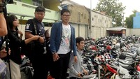 Belum lama ini ia dikabarkan punya kekasih lagi usai tersebarnya video seorang wanita yang mengucapkan i love you kepada vokalis berusia 34 tahun itu. Pool/Noel/detikFoto.