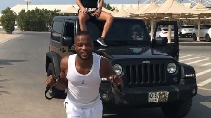 Olahraga Patrice Evra, Tarik Mobil Jeep