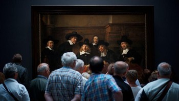 Ini adalah foto juara kedua di kategori People, karya fotografer Julius Y asal Singapura dengan foto berjudul Interesting Moment, memenangkan hadiah USD 750. (Foto: National Geographic)