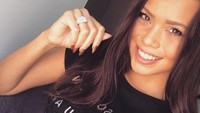 Ivana kerap mengunggah foto-foto selfienya lewat Instagram. 