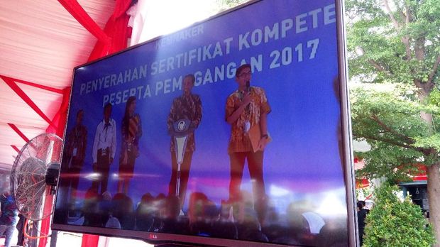 Jokowi ingin benar-benar menguji  para peraih sertifikat kompetensi pemagangan.