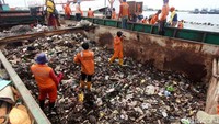 Sampah tersebut diambil dari perairan Kepulauan Seribu, baik di kawasan pantai maupun di tengah laut.
