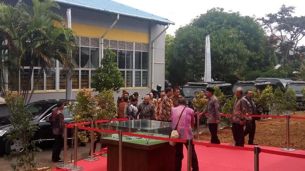  Ada 3.000 peserta program pemagangan. Mereka yang telah menerima sertifikat akan menjadi tenaga kerja yang terampil.
