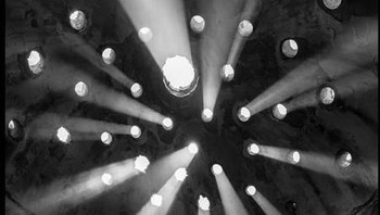 Terdapat tiga kategori dalam ajang ini antara lain Nature, Cities dan People. Masing-masing kategori memiliki 3 pemenang. Foto yang satu ini, adalah pemenang pertama di kategori People dengan judul Workship karya fotografer F. Dilek Uyar asal Turki. Pemenang pertama mendapatkan sebesar USD 2.500. (Foto: National Geographic)