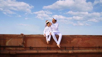 Selain pemenang 1,2,3 ada juga pemenang dengan sebutan Honorable Mention seperti foto ini yang masih di kategori People dengan judul foto Bridging Generation karya fotografer Jobit George asal India. (Foto: National Geographic)