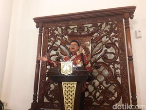Saat Prasetyo Nyeletuk Dana Parpol ke Mendagri di Samping Anies