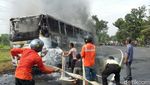 Foto: Kecelakaan Tragis di Bantul hingga Bus Terbakar