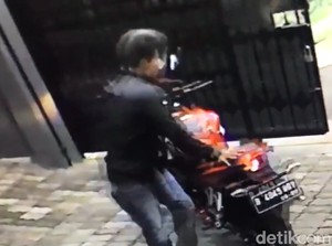 Terekam CCTV, Begini Aksi Pencuri Sepeda Motor Sport di Matraman