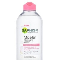 Bagi sebagian orang, produk pembersih wajah Micellar Water mungkin sudah umum. Namun Micellar Water menjadi produk yang makin populer di 2017 setelah banyak brand kecantikan merilis Micellar Water. Produk bertekstur air ini mampu memberikan wajah dengan baik dari makeup dan kotoran. Kandungannya yang murni pun aman untuk kulit sensitif. Salah satu pelopor Micellar Water adalah dari Garnier.  Foto: dok. Garnier.