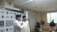 Deklarasi pasangan Mayjen (Purn) Sudrajat dan Ahmad Syaikhu maju Pilgub Jabar itu dihadiri oleh Ketum Gerindra Prabowo Subianto. Perwakilan PAN tak hadir. Namun, kata Sohibul, sudah ada persetujuan dari PAN soal calon-calon yang diumumkan. Rachmawati juga hadir dalam acara pengumuman itu. (Foto: Parastiti/detikcom).