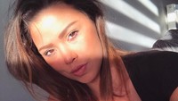 Ivana diketahui bekerja di sebuah agensi model di Malaysia. 