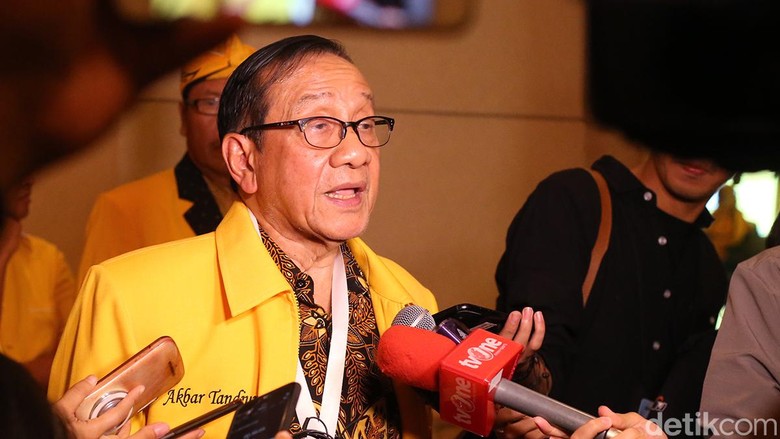Akbar Tandjung Bersyukur Jika Airlangga Jadi Cawapres Jokowi Akbar Tandjung Bersyukur Jika Airlangga Jadi Cawapres Jokowi