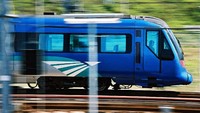 Di Hong Kong, terdapat kereta Airport Express, yang menghubungkan Bandara HKIA dengan pusat kota. Kereta ini juga sering disebut MTR, dengan waktu 24 menit dari bandara menuju pusat kota. Harga tiketnya dimulai dari HKD 70-115 (Rp 128-210 ribu) tergantung tujuan dan jenis tiket (Discoverhongkong)