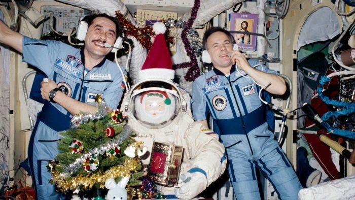 Sejarah Manusia Rayakan Natal di Luar Angkasa