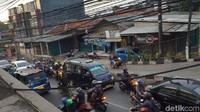 Namun lokasi tempat berkumpulnya mereka bukan di jembatan ini melainkan masuk ke dalam perkampungan. Menurut informasi yang di dapat, geng motor itu hanya memakai nama jembatan Mampang (Jepang) saja,