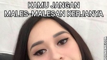 Kalau malas kerja siapa yang beli pensil alis istri... Foto: Internet