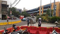 Petugas Dinas Perhubungan juga terlihat berjaga-jaga di seputar kawasan Tanah Abang.