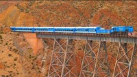 Seperti di Argentina ini. Jembatan ini berdiri di pegunungan Andes sepanjang 4.200 meter di atas permukaan laut. Jembatan ini merupakan jalur kereta tertinggi kelima di dunia. Foto: Istimewa/engineeringworldchannel
