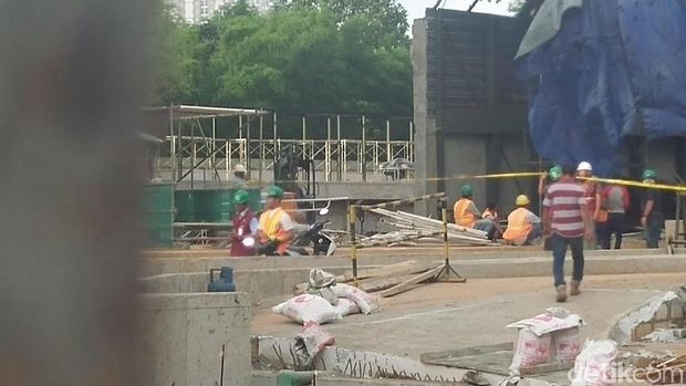 Evakuasi 1 Pekerja Proyek Pakubuwono Spring, Alat Berat Disiagakan