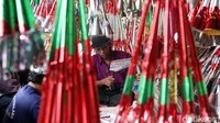 Para pengrajin dan pedagang terompet mulai sibuk membuat dan menjajakan barang dagangannya dengan aneka model untuk merayakan pergantian Tahun Baru 2018.