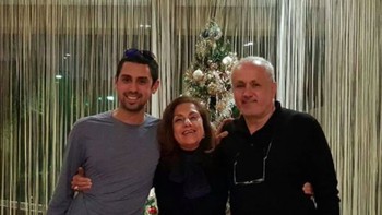 Membawa Jenn ke rumah dan memberikannya sedikit cerita tentang masa kecilku. Hal ini sungguh berarti bagiku. Tak perlu dikatakan, dia dicintai oleh semua di sini, tambah dia. Foto: Instagram