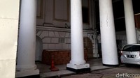 Keterkaitan gedung tersebut dengan berbagai tokoh dan peristiwa dalam kurun waktu 200 tahun, baik secara fisik maupun semantik, menjadikan bangunan tersebut penting dari segi sejarah, kebudayaan dan ilmu pengetahuan nasional.