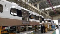 Kemudian 8 gerbong LRT ditargetkan siap untuk beroperasi pada akhir Juli 2018 dan 8 gerbong LRT berikutnya hanya akan siap beroperasi di akhir Oktober 2018. (Dok PT Jakarta Propertindo).