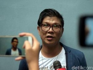 Andika Kangen Band Setting Video saat Gandeng Pramugari Cantik