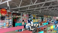 Buat kamu yang mau bermain di Puncak Mas akan dikenakan karcis masuk sebesar Rp 50.000 per orang. Fasilitas toilet, kantin, ayunan di sediakan oleh tempat ini. (Bonauli/detikTravel)