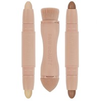 Setelah Kylie Jenner merilis kosmetik, sang kakak Kim Kardashian juga tak mau kalah. Kim merilis KKW Beauty yang berisi produk-produk contouring dan highlighting. Salah satu produk yang paling populer adalah krim contournya yang berbentuk stick.  Foto: KKW Beauty.