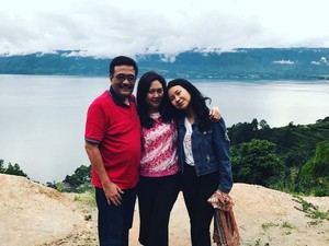Djarot Jalan-jalan ke Danau Toba, Sinyal Maju Pilgub Sumut?