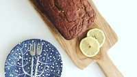 Banana bread atau bolu pisang juga dibuat Tata dengan versi sehat. Ia menggunakan quinoa sebagai bagan bakunya. Foto: Instagram @tatacahyani