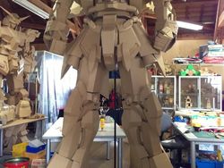 Pria Ini Sulap Kardus Bekas Jadi Robot Gundam Hingga Batmobile