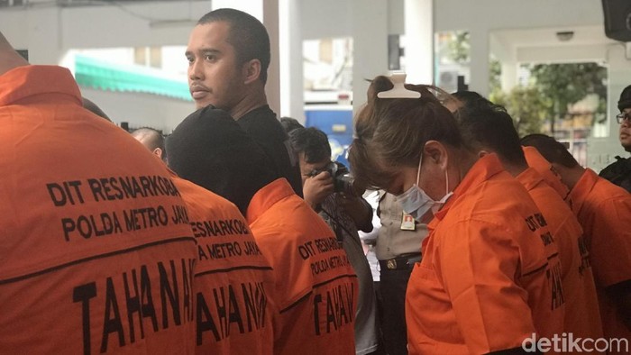 Wanita Ini Bocorkan Modus Pengiriman Ekstasi agar Lolos di Bandara