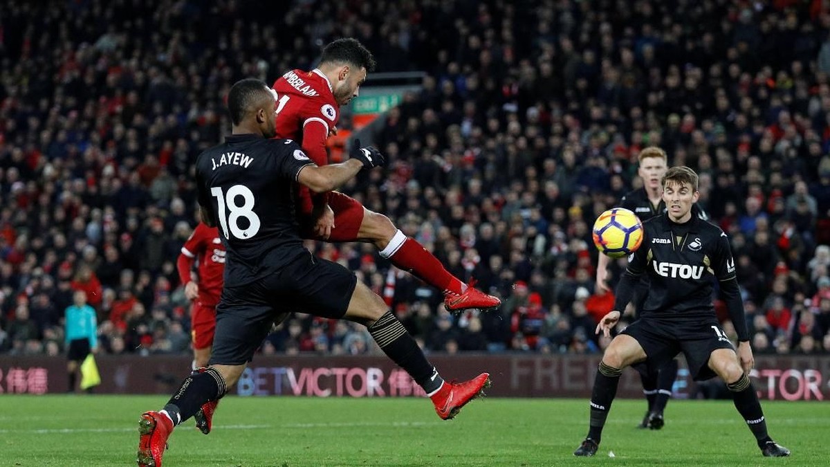 Gol Chamberlain ke gawang Swansea City (Phil Noble/Reuters)
