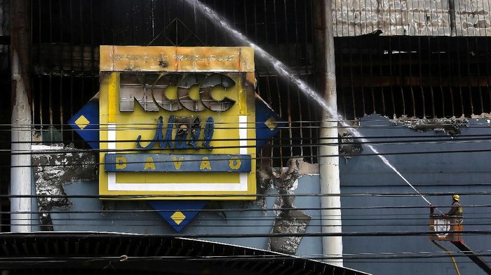 Duterte Janji Ungkap Penyebab Kebakaran Mal yang Tewaskan 38 Orang